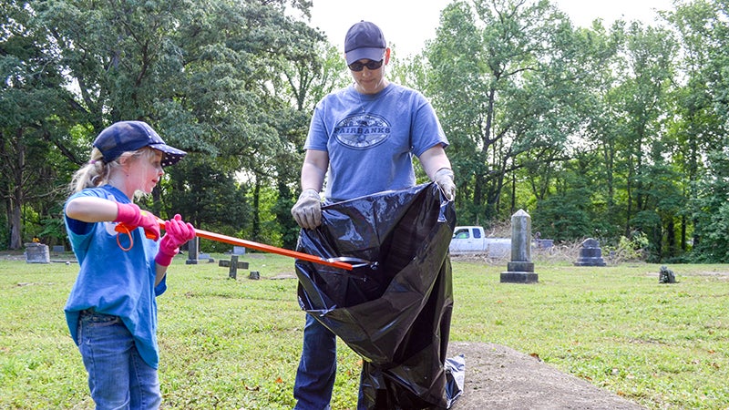 Honoring Veterans With Downtown Cleanup - The Suffolk News-herald 